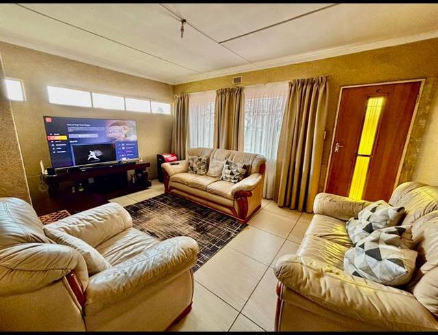3 BEDROOM HOUSE FOR SALE IN VANDERBIJLPARK CW 5
